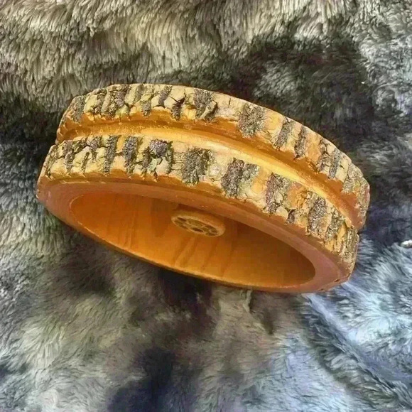 Vintage Nut Bowl  with nut crackers - Picture 9 of 15